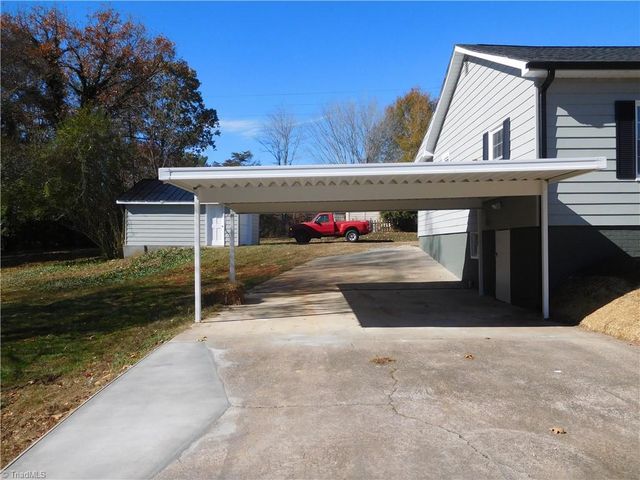 3830 Robinhood Road, Winston-salem, NC 27106