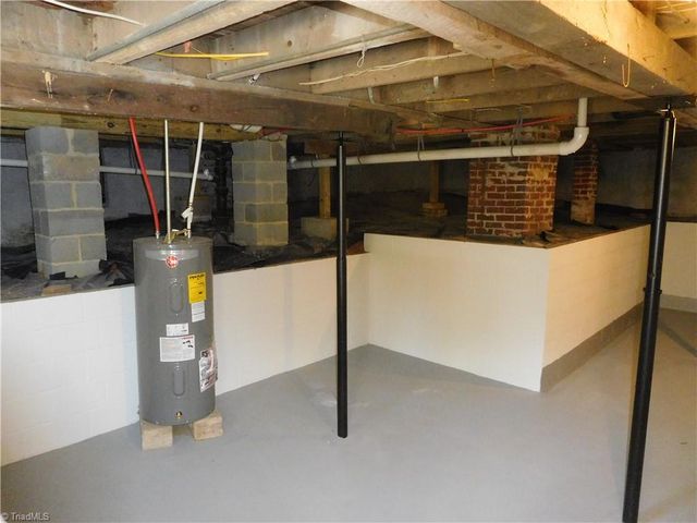 3830 Robinhood Road, Winston-salem, NC 27106