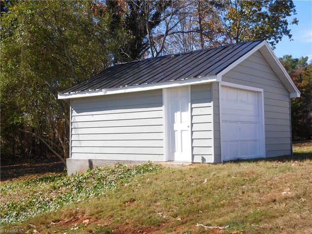 3830 Robinhood Road, Winston-salem, NC 27106