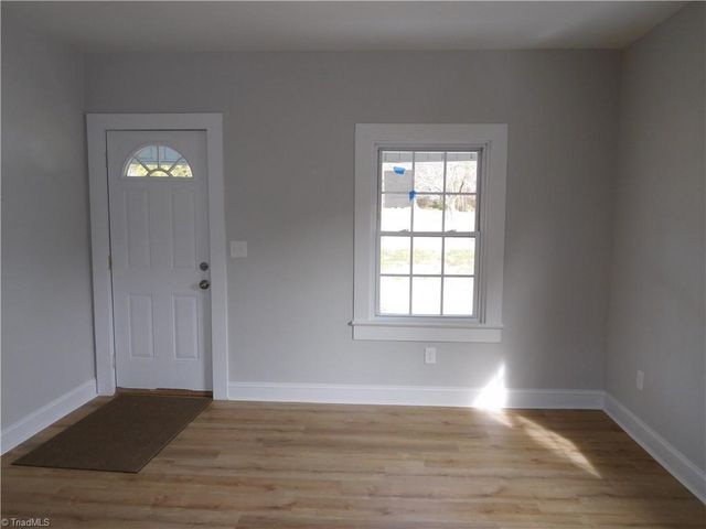 3830 Robinhood Road, Winston-salem, NC 27106