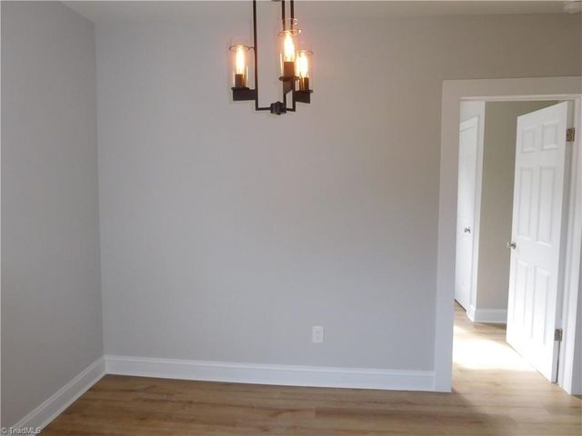 3830 Robinhood Road, Winston-salem, NC 27106