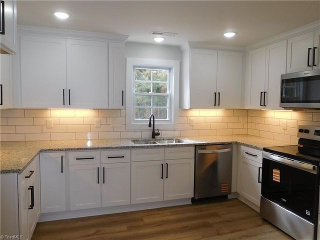 3830 Robinhood Road, Winston-salem, NC 27106