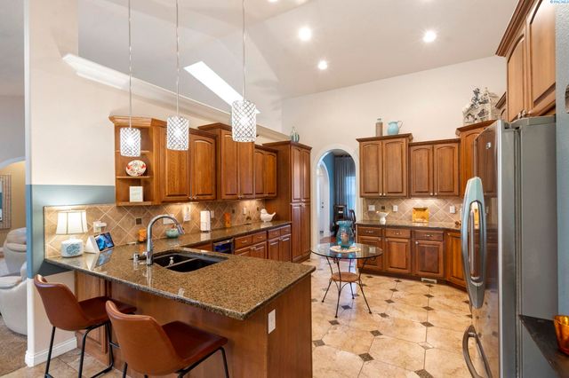 403 Cherry Blossom Loop, Richland, WA 99352