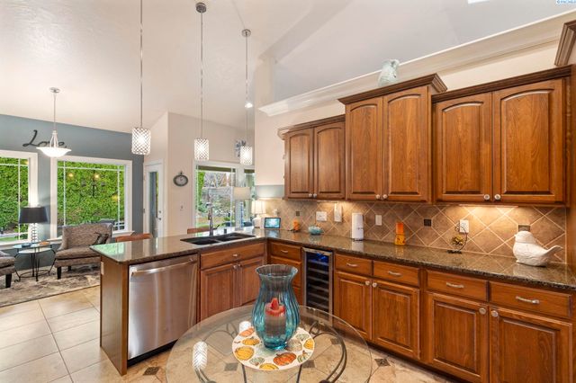 403 Cherry Blossom Loop, Richland, WA 99352