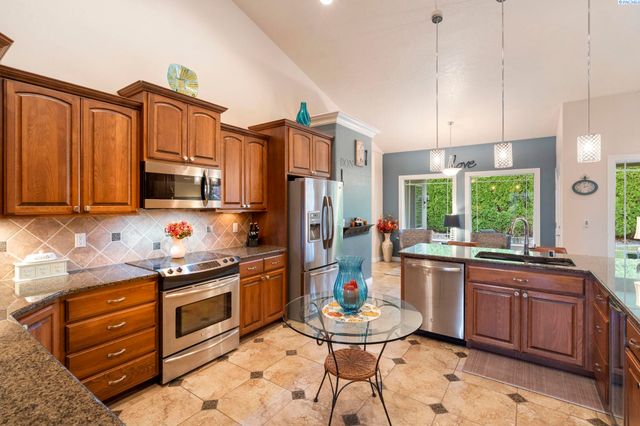 403 Cherry Blossom Loop, Richland, WA 99352