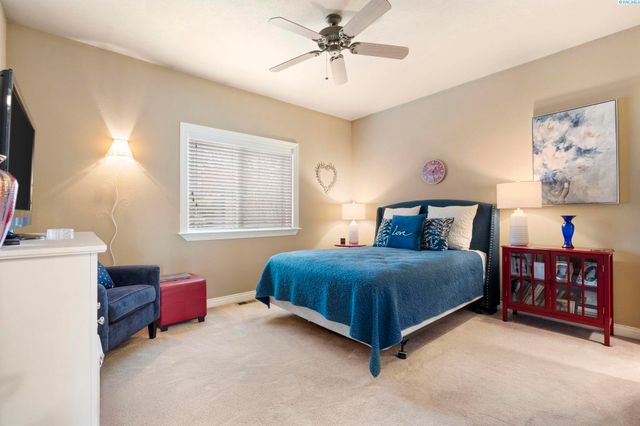 403 Cherry Blossom Loop, Richland, WA 99352