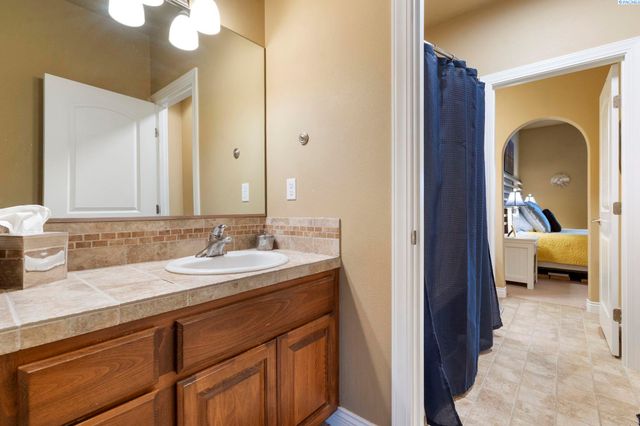 403 Cherry Blossom Loop, Richland, WA 99352