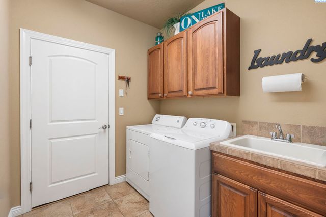 403 Cherry Blossom Loop, Richland, WA 99352