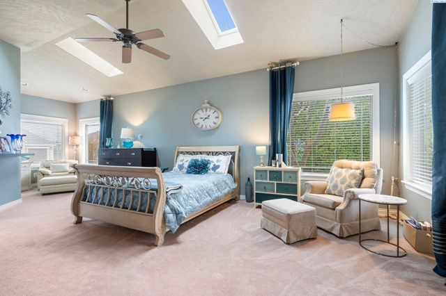 403 Cherry Blossom Loop, Richland, WA 99352