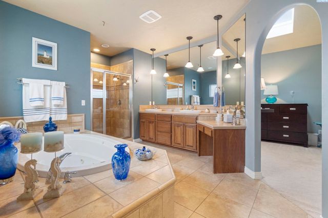 403 Cherry Blossom Loop, Richland, WA 99352