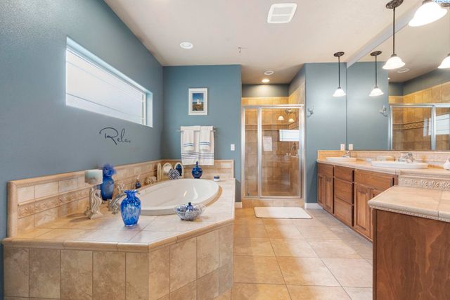 403 Cherry Blossom Loop, Richland, WA 99352