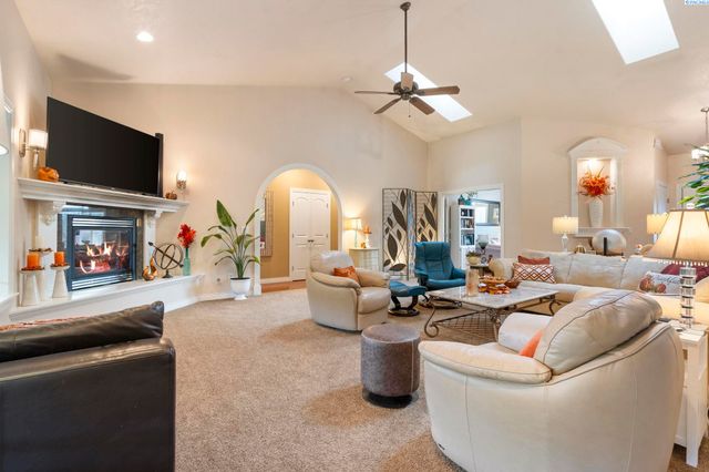 403 Cherry Blossom Loop, Richland, WA 99352