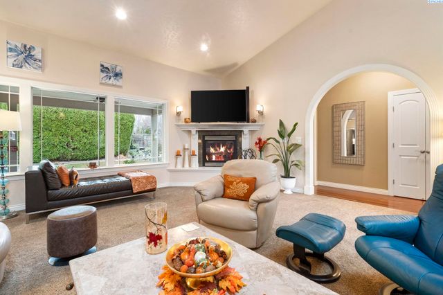 403 Cherry Blossom Loop, Richland, WA 99352