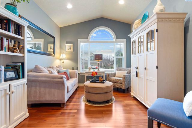 403 Cherry Blossom Loop, Richland, WA 99352