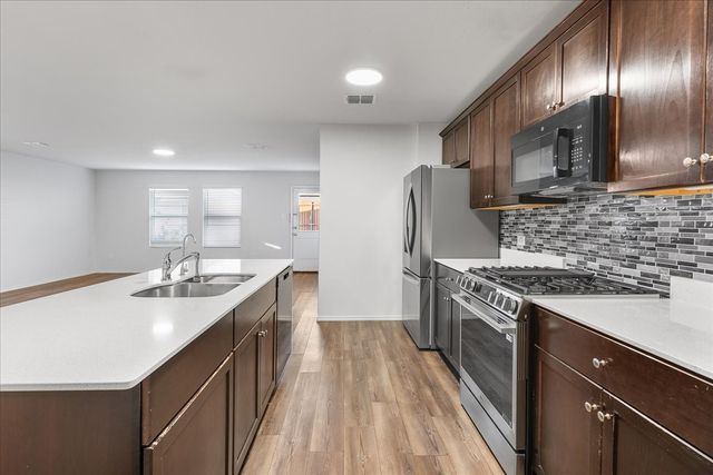 2918 Acacia Drive, Heartland, TX 75126