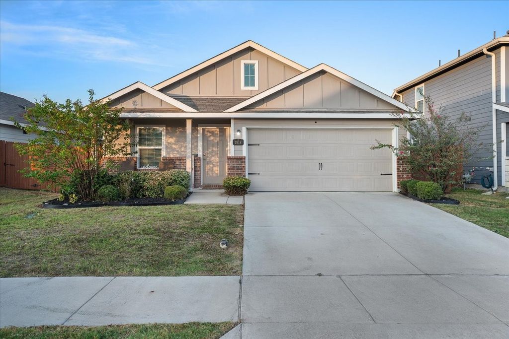 2918 Acacia Drive, Heartland, TX 75126
