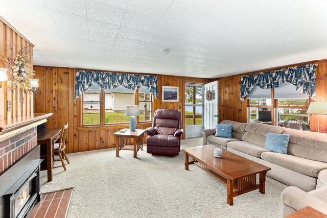 86 Highland Shores Dr, Wareham, MA 02571