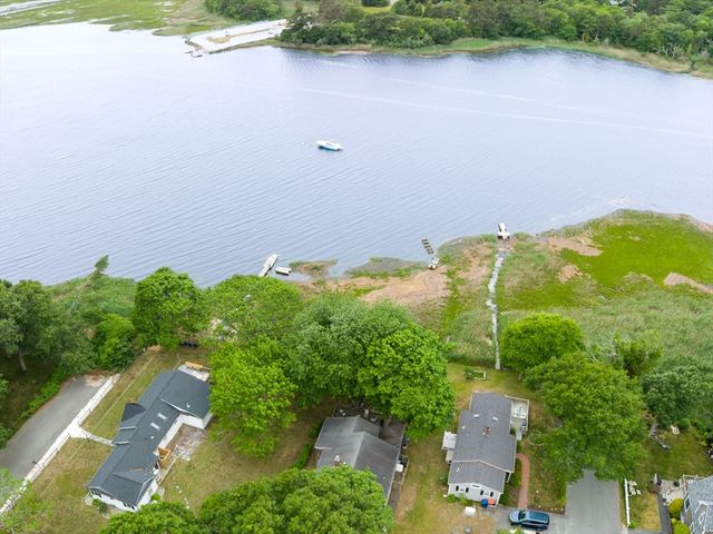 86 Highland Shores Dr, Wareham, MA 02571
