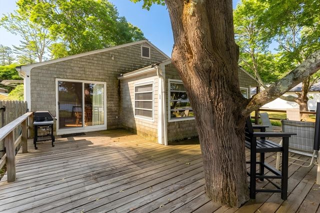 86 Highland Shores Dr, Wareham, MA 02571
