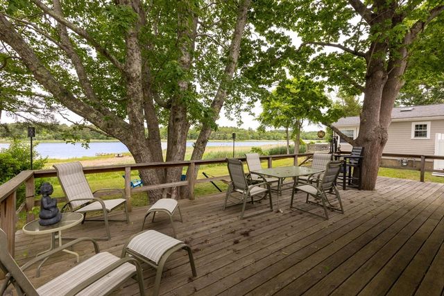 86 Highland Shores Dr, Wareham, MA 02571