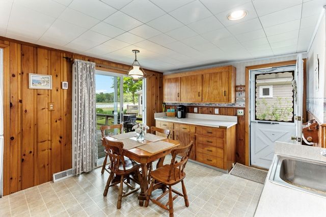 86 Highland Shores Dr, Wareham, MA 02571