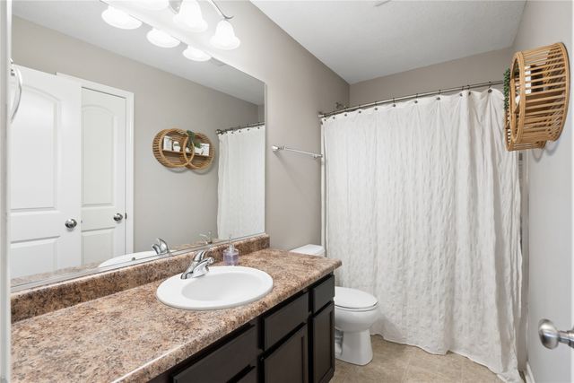 4709 E Merced Street, Des Moines, IA 50317