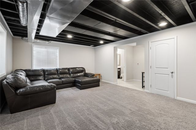 4709 E Merced Street, Des Moines, IA 50317