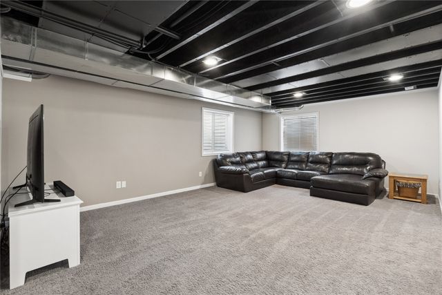 4709 E Merced Street, Des Moines, IA 50317