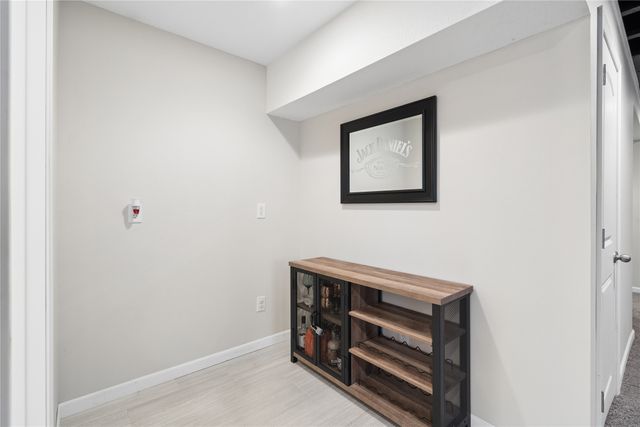 4709 E Merced Street, Des Moines, IA 50317