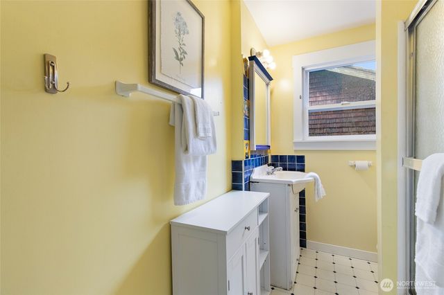 5046 35th Avenue NE, Seattle, WA 98105