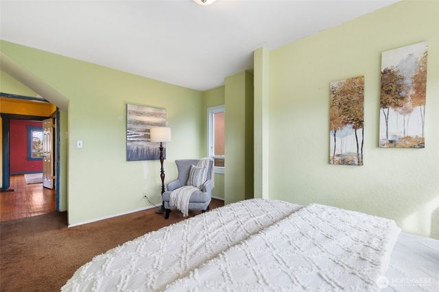 5046 35th Avenue NE, Seattle, WA 98105