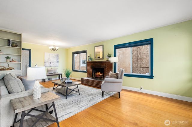 5046 35th Avenue NE, Seattle, WA 98105