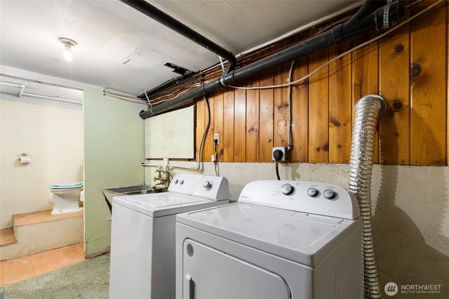 5046 35th Avenue NE, Seattle, WA 98105