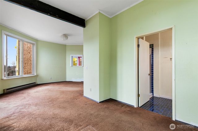 5046 35th Avenue NE, Seattle, WA 98105