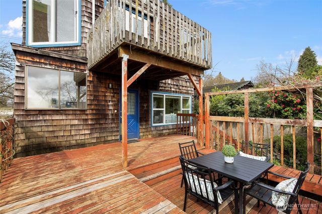 5046 35th Avenue NE, Seattle, WA 98105