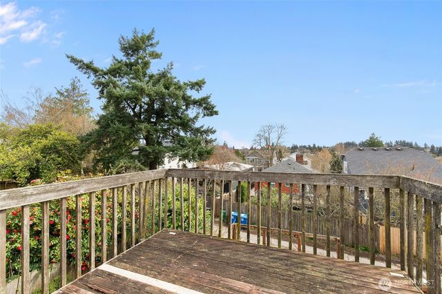 5046 35th Avenue NE, Seattle, WA 98105