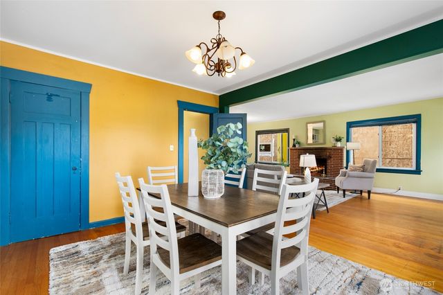 5046 35th Avenue NE, Seattle, WA 98105