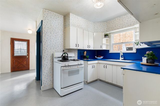 5046 35th Avenue NE, Seattle, WA 98105