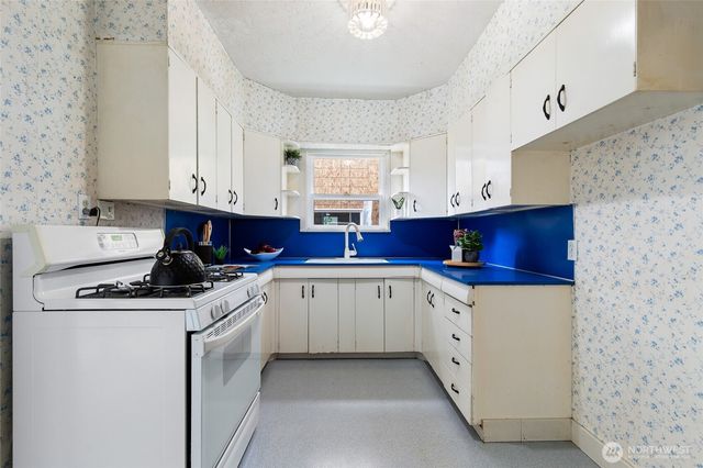 5046 35th Avenue NE, Seattle, WA 98105