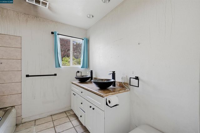 3635 64Th Ave, Oakland, CA 94605