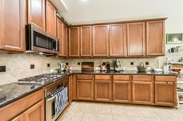 7410 Lynnbrook Falls Lane, Humble, TX 77396