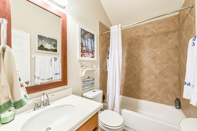 7410 Lynnbrook Falls Lane, Humble, TX 77396