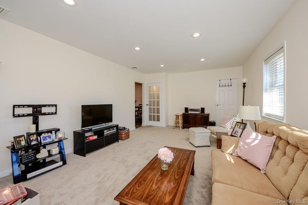 2549 JERUSALEM Avenue 2R, North Bellmore, NY 11710 — photo 2