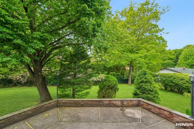 188 Charlotte Place, Englewood Cliffs, NJ 07632