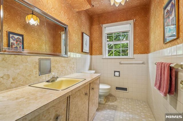 188 Charlotte Place, Englewood Cliffs, NJ 07632