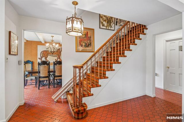 188 Charlotte Place, Englewood Cliffs, NJ 07632
