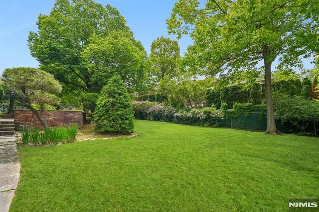 188 Charlotte Place, Englewood Cliffs, NJ 07632