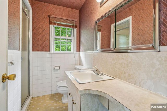 188 Charlotte Place, Englewood Cliffs, NJ 07632