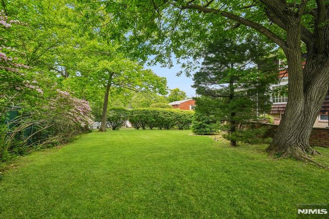 188 Charlotte Place, Englewood Cliffs, NJ 07632