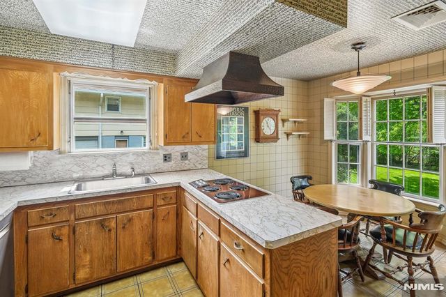 188 Charlotte Place, Englewood Cliffs, NJ 07632